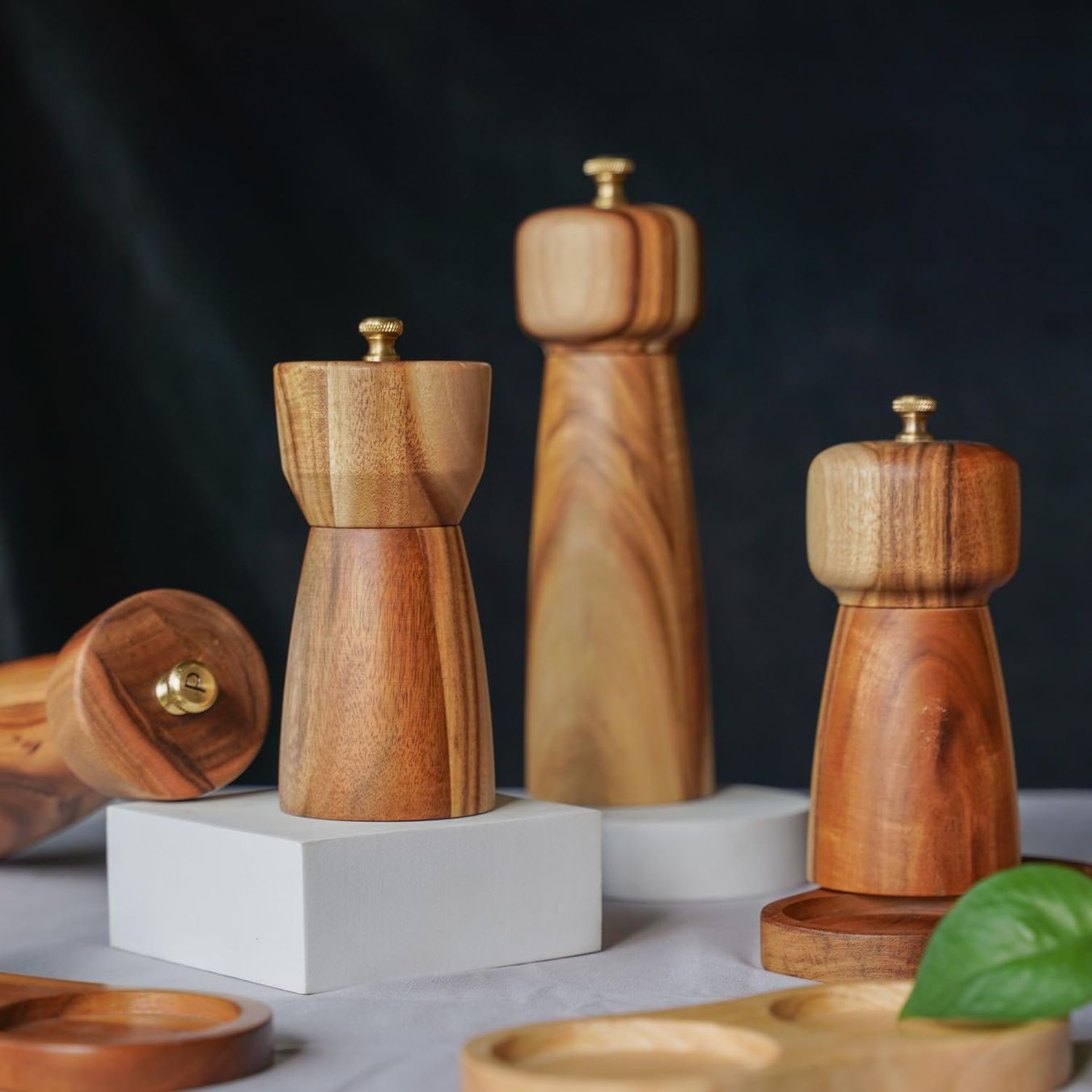 Salz- & Pfeffermühle Set Akazienholz 14 cm – Keramik & Stahl – Produktbild 3